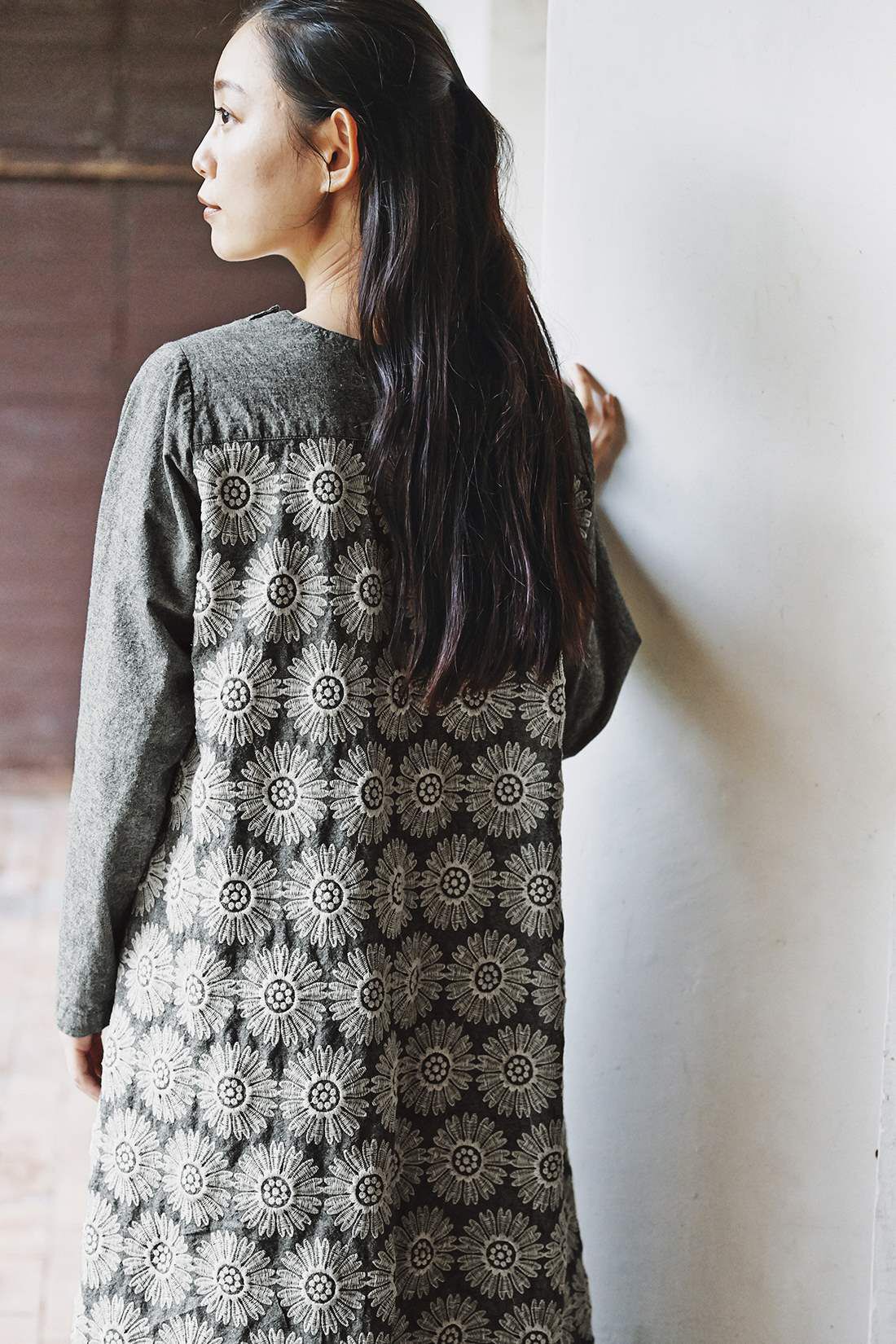 and myera マーガレット刺しゅうワンピース〈シャンブレー