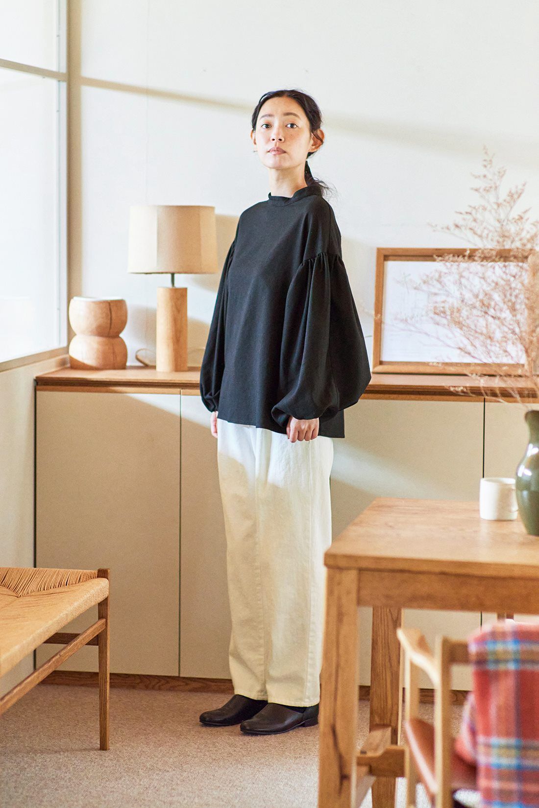and myera ボリュームスリーブトップス〈黒〉｜and myera[アンド