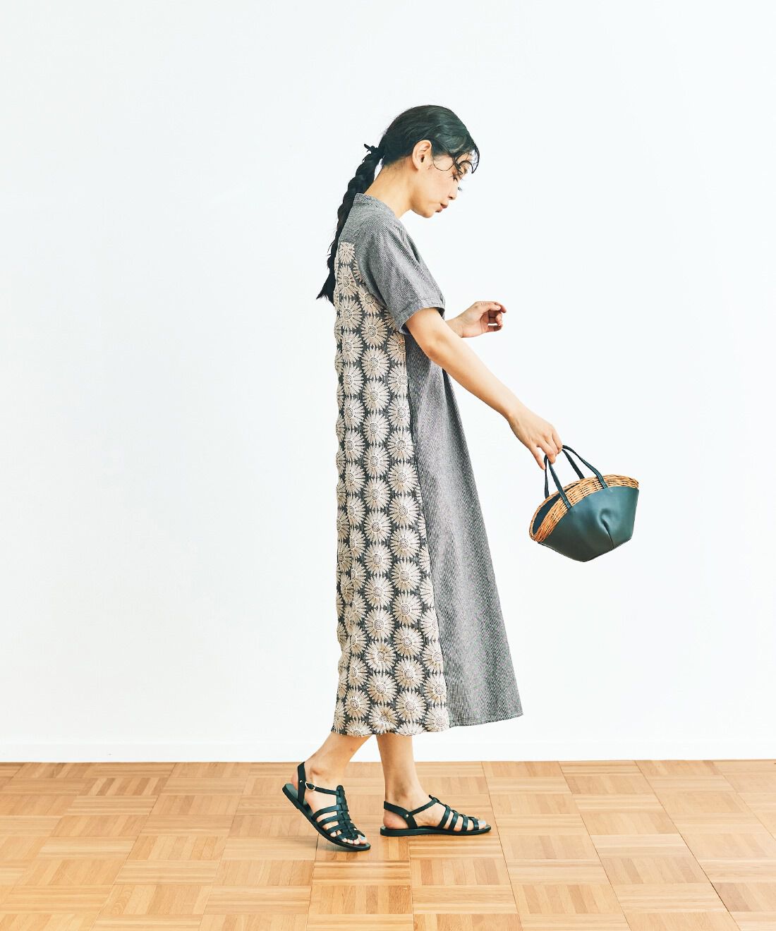 and myera|and myera マーガレット刺しゅうワンピース