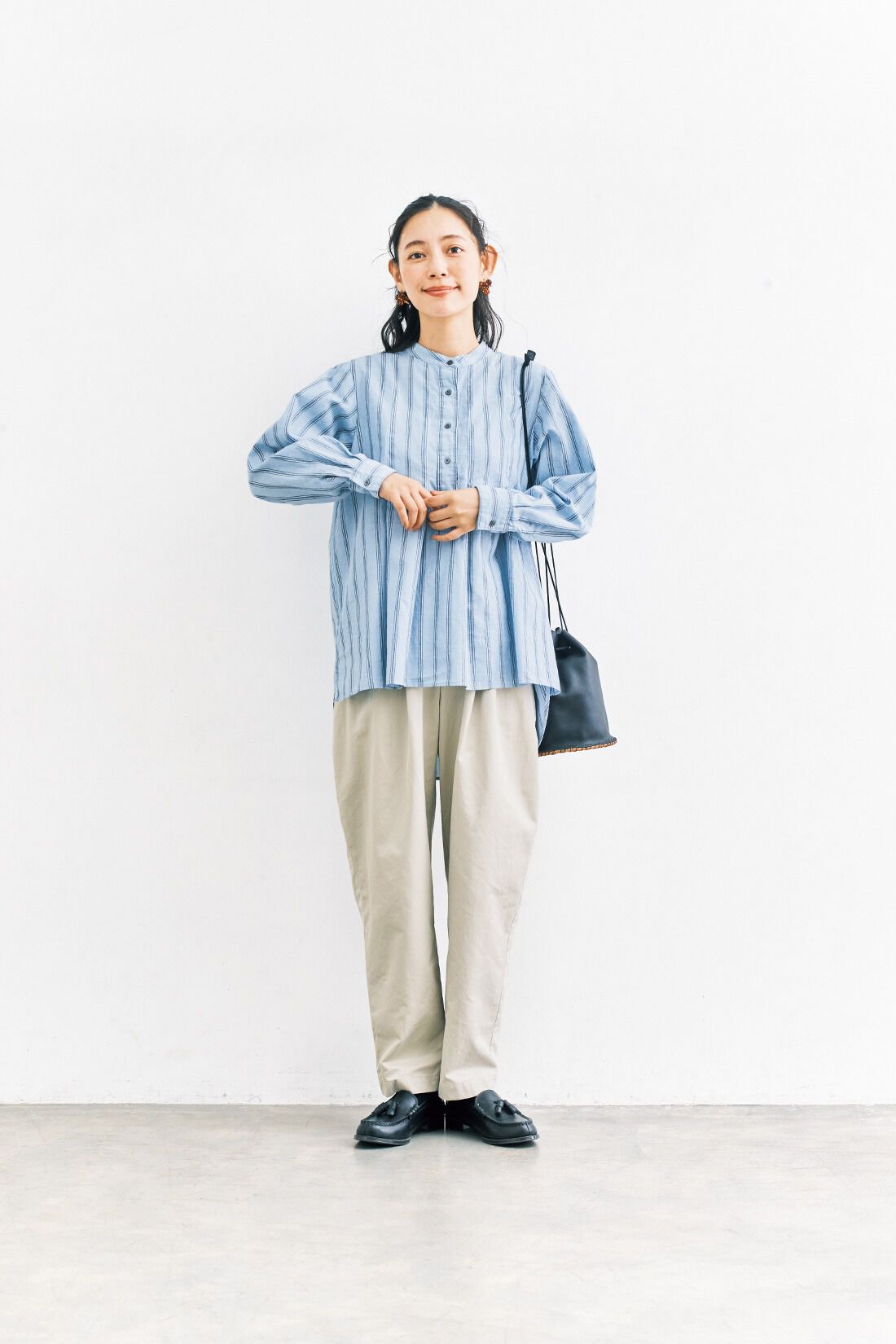 and myera［アンドマイラ］|and myera ストライプなシャツ〈水色〉
