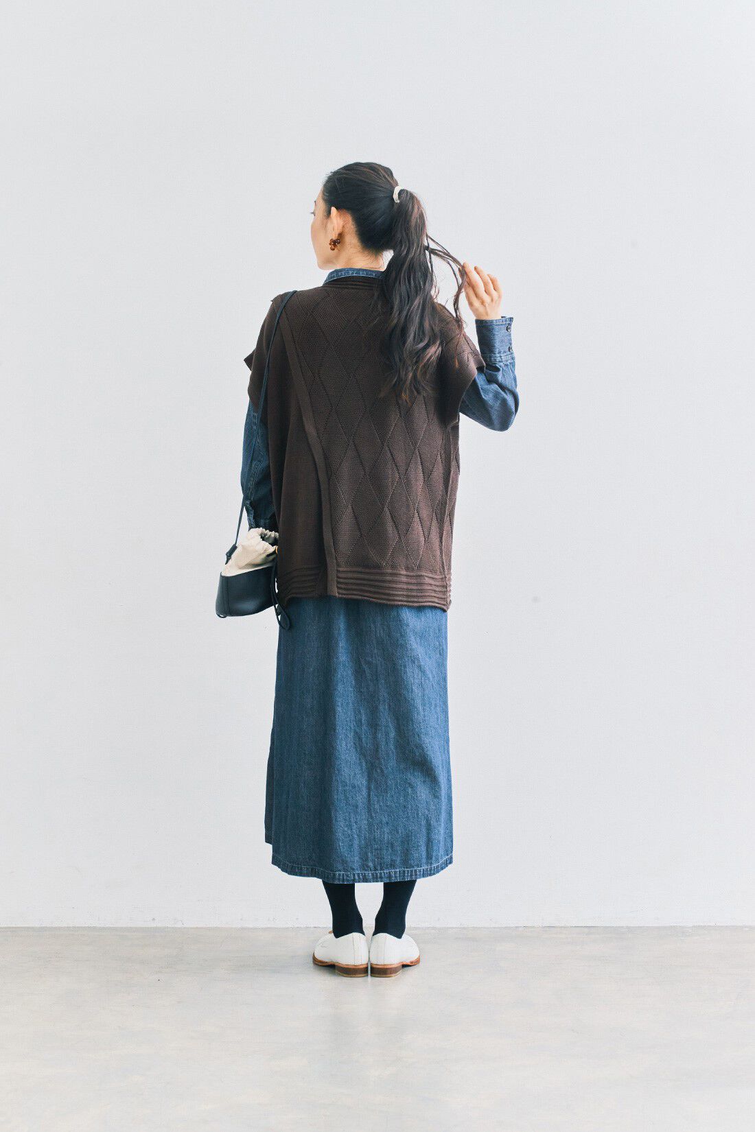 and myera［アンドマイラ］|and myera 巻き風ニットベスト