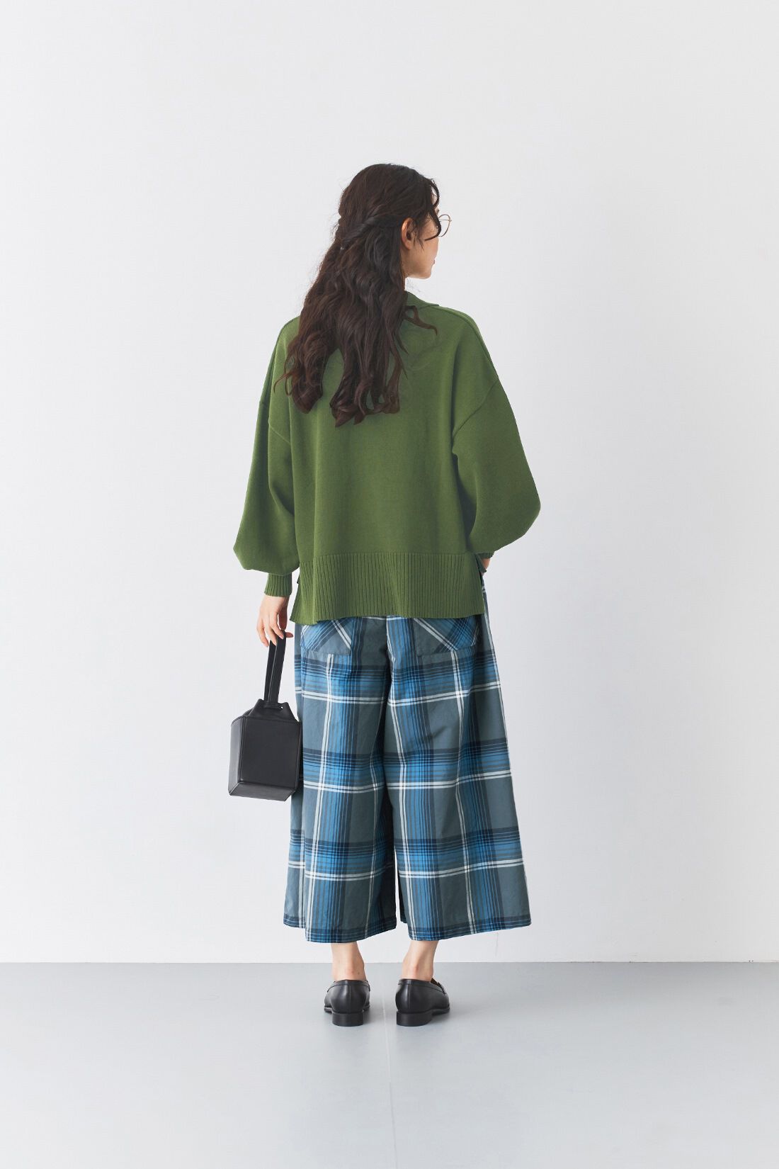 and myera［アンドマイラ］|and myera ワイドシルエットのスキッパーセーター 〈カーキ〉