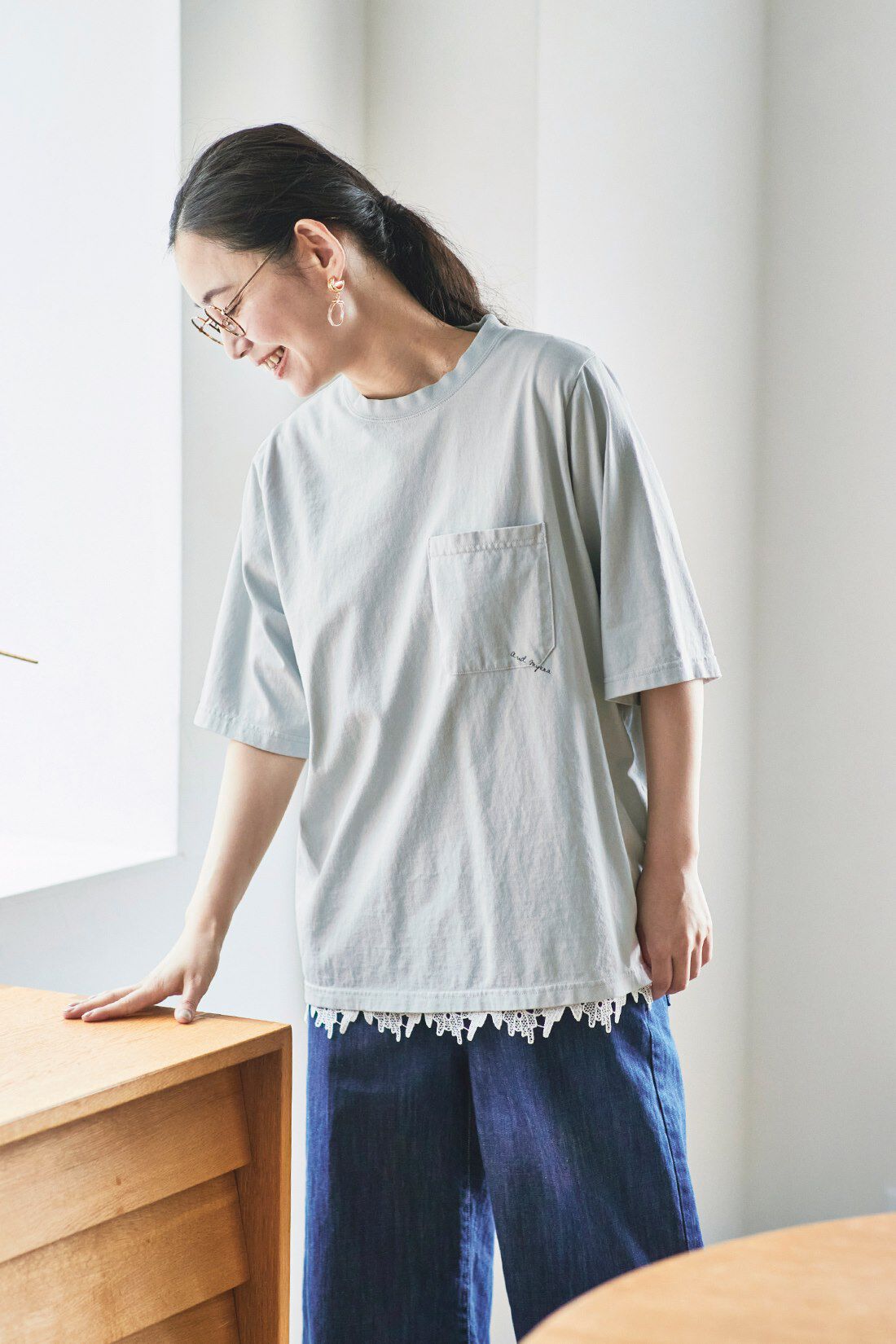 美品 レディースタンクトップ ブラック 襟元刺繍 レース チラ見せ S