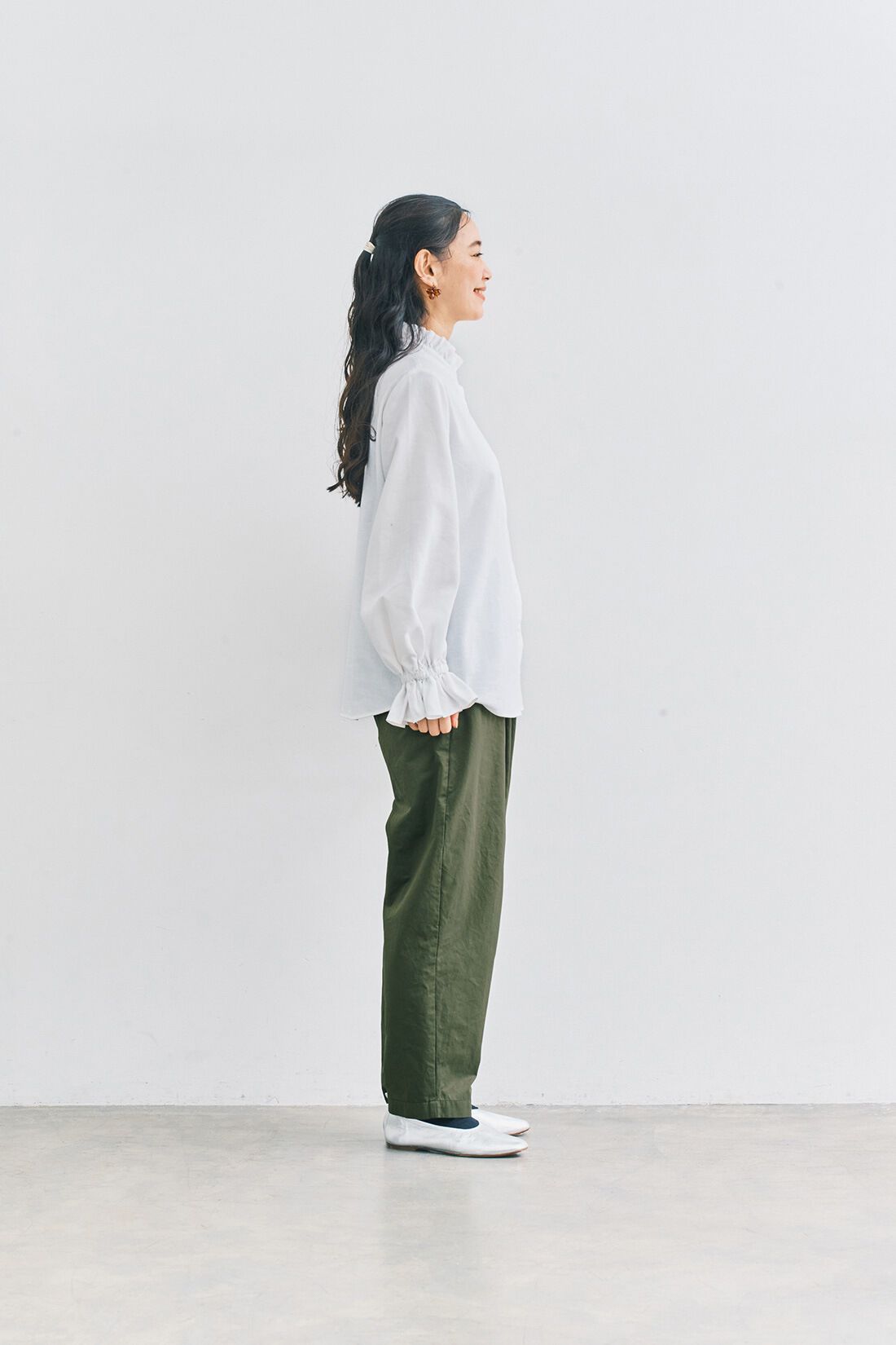 and myera|and myera フリルカラーブラウス〈白〉