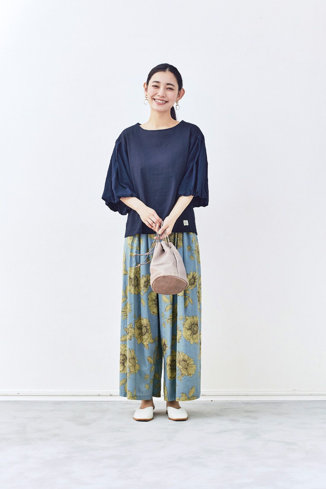 ａｎｄ ｍｙｅｒａ バルーンスリーブTシャツ〈紺〉｜Tシャツ・カットソー｜トップス｜レディースファッション｜レディースファッション・洋服の通販｜and  myera