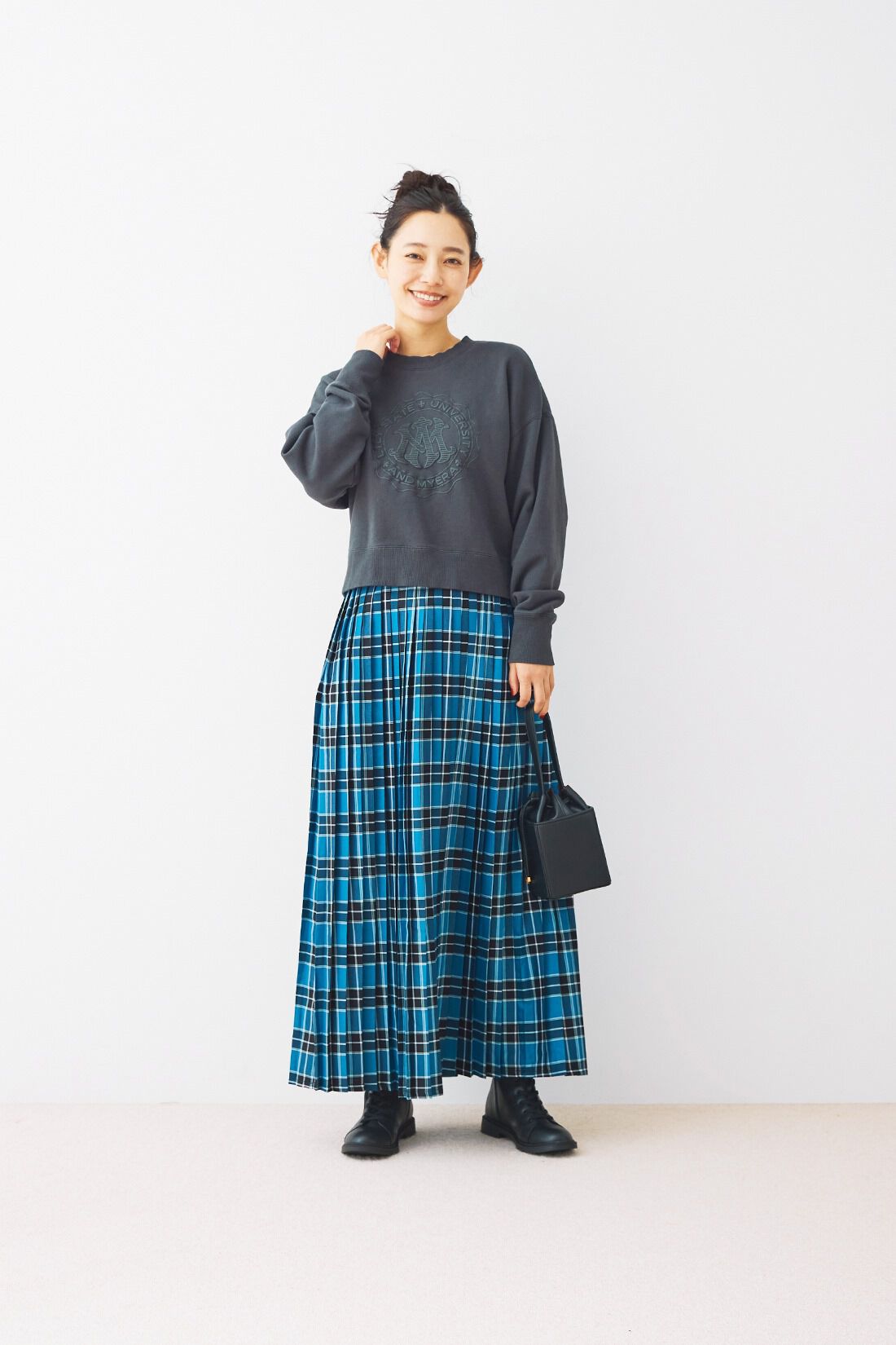and myera|and myera feat.yurie カレッジロゴトレーナー