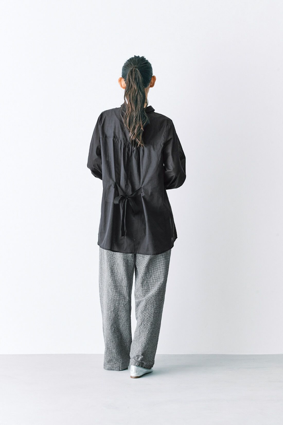 and myera リボンチュニック〈黒〉｜and myera[アンド