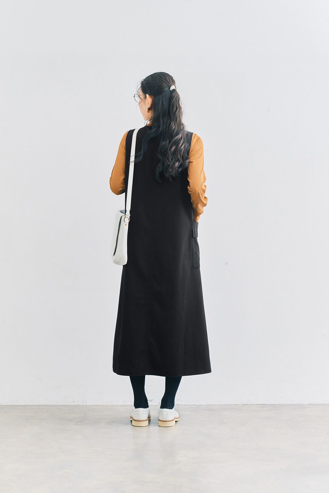 and myera 大人のエプロンワンピース｜and myera[アンドマイラ