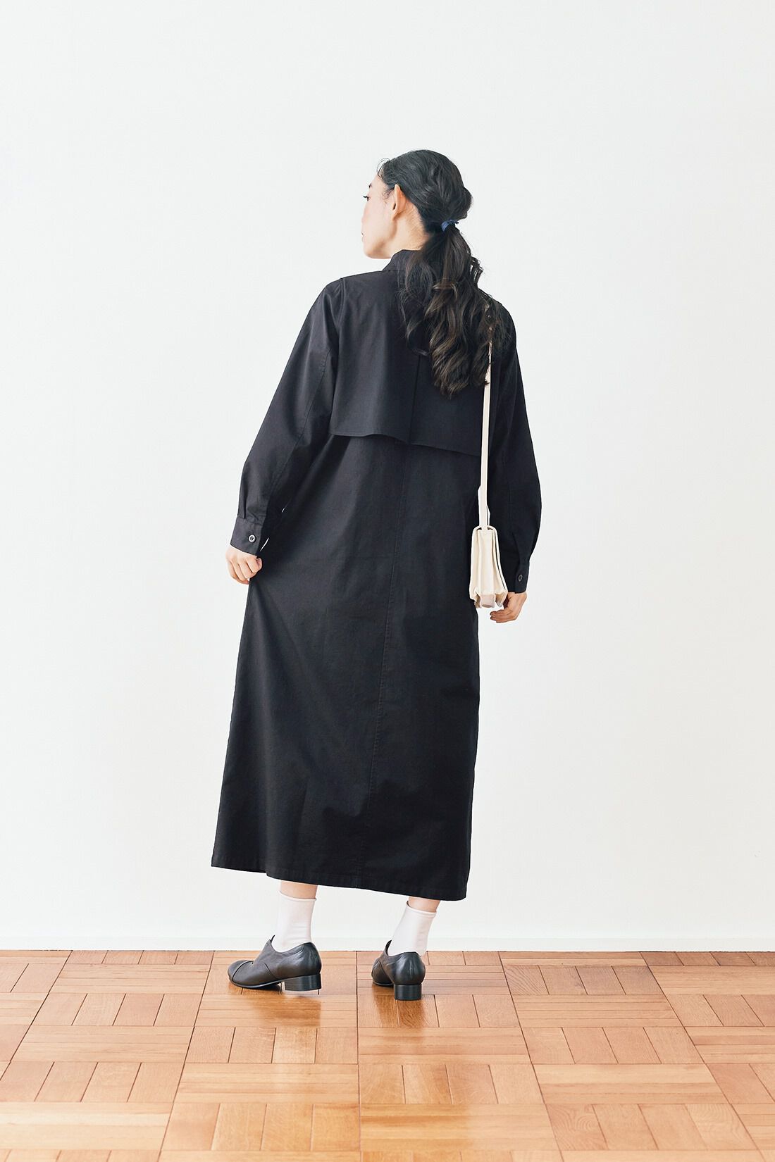 and myera［アンドマイラ］|and myera トレンチコートワンピース〈黒〉