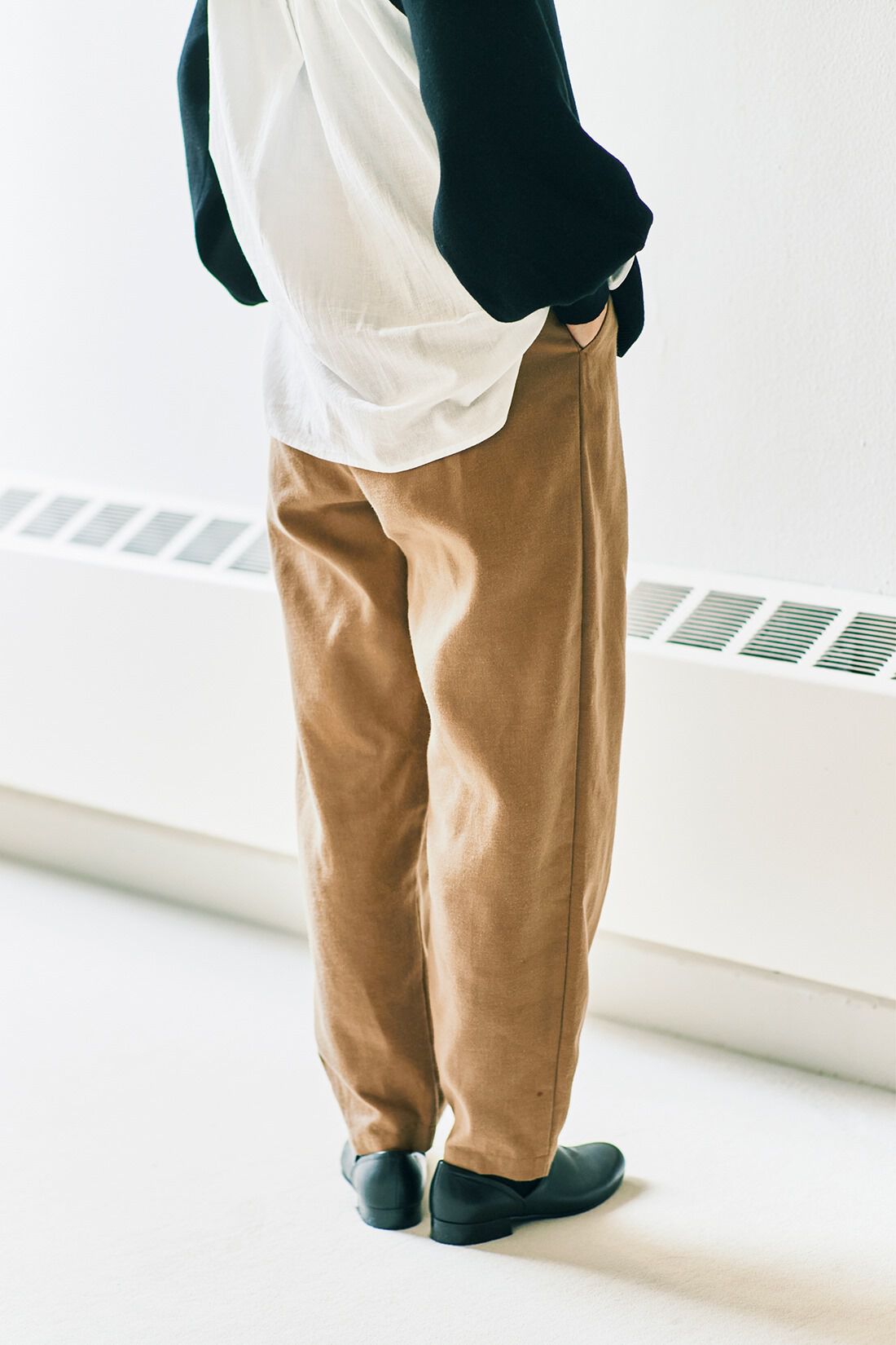 ａｎｄ ｍｙｅｒａ カジュアルすぎないタックパンツ〈ベージュ〉｜パンツ｜ボトムス｜レディースファッション｜レディースファッション・洋服の通販｜and  myera