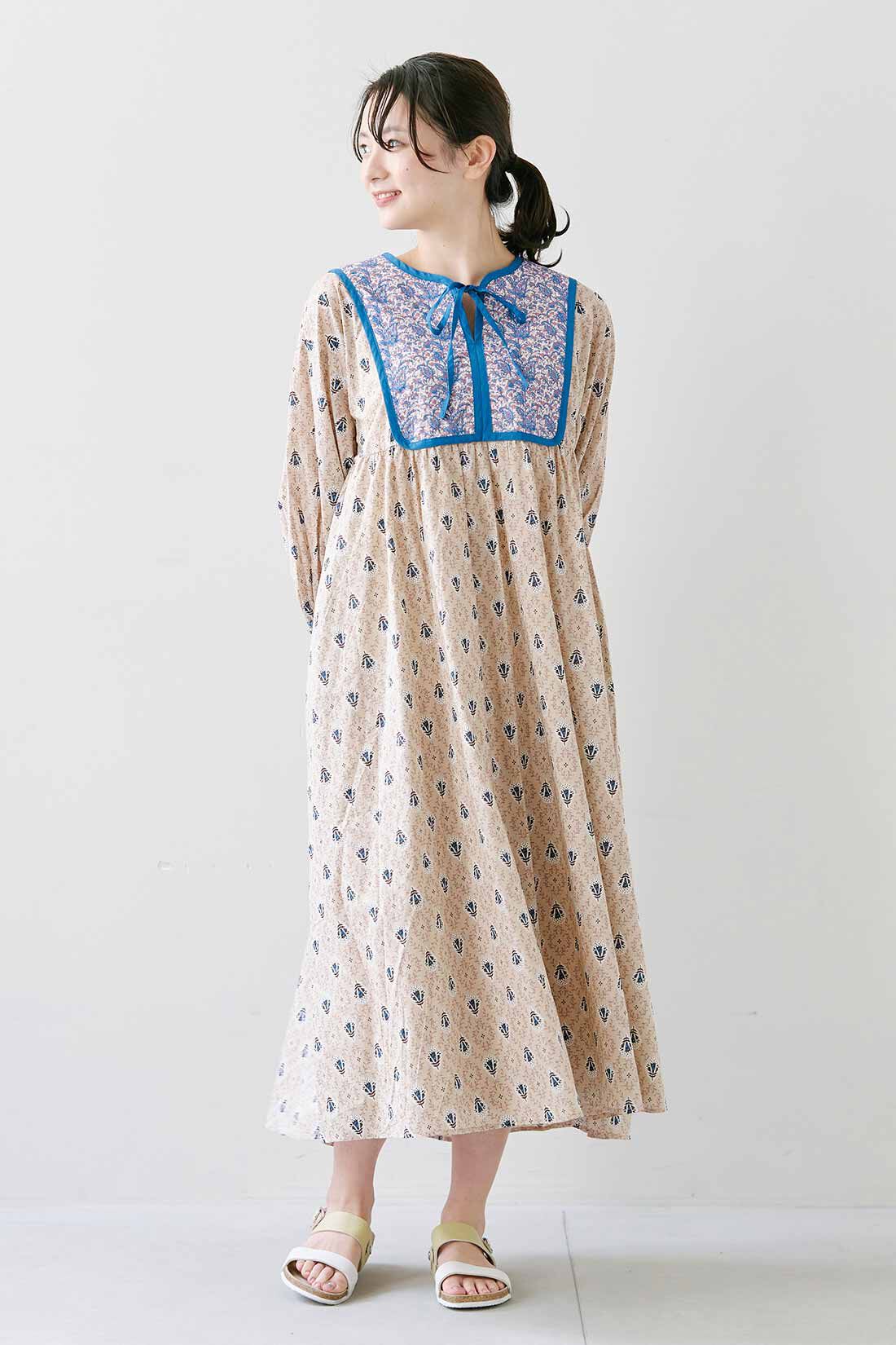 SYRUP. [シロップ．]|シロップ． ふわりと風を通すコットン１００％のボタニカルワンピース〈ミルクティー〉|身長162cm/Mサイズ着用