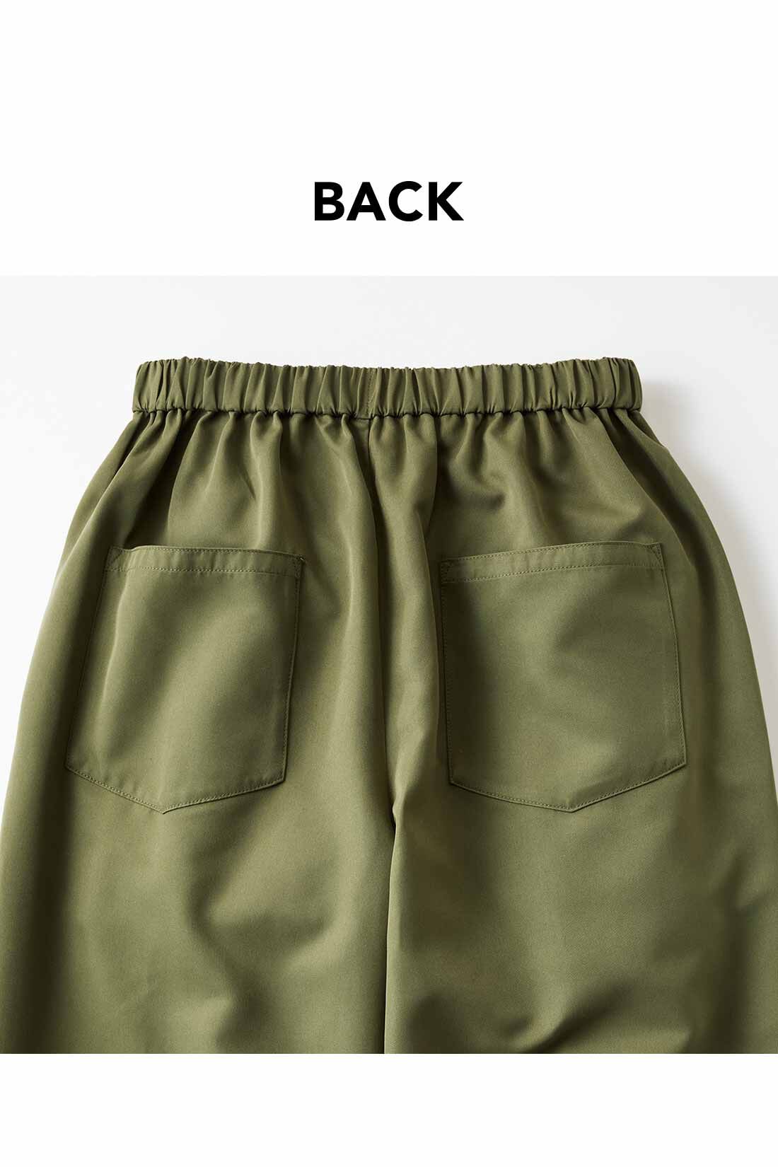 シロップ．|ムーミンと仲間たち スナフキン刺しゅうのカーブパンツ|ふたつ並んだ大きめポケットで後ろ姿もかわいい。