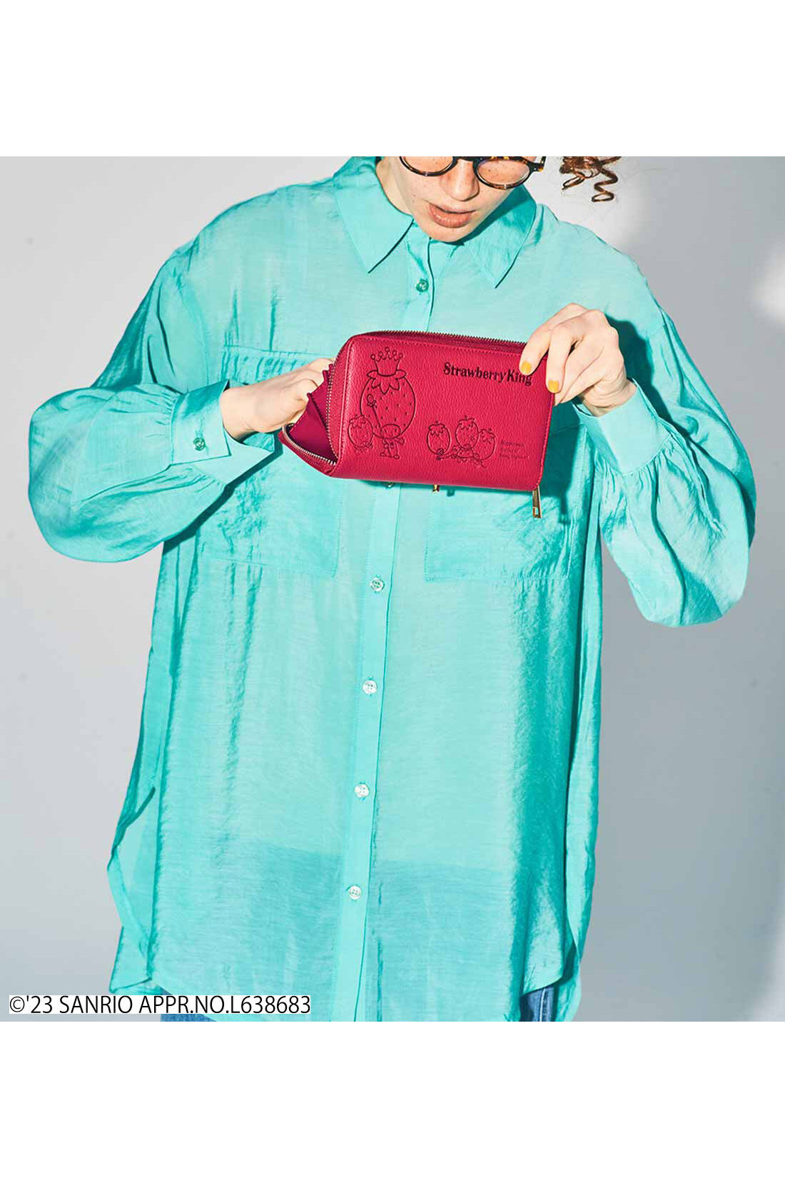 シロップ．|サンリオキャラクターコラボ レトロかわいい型押しの長財布〈いちごの王さま〉