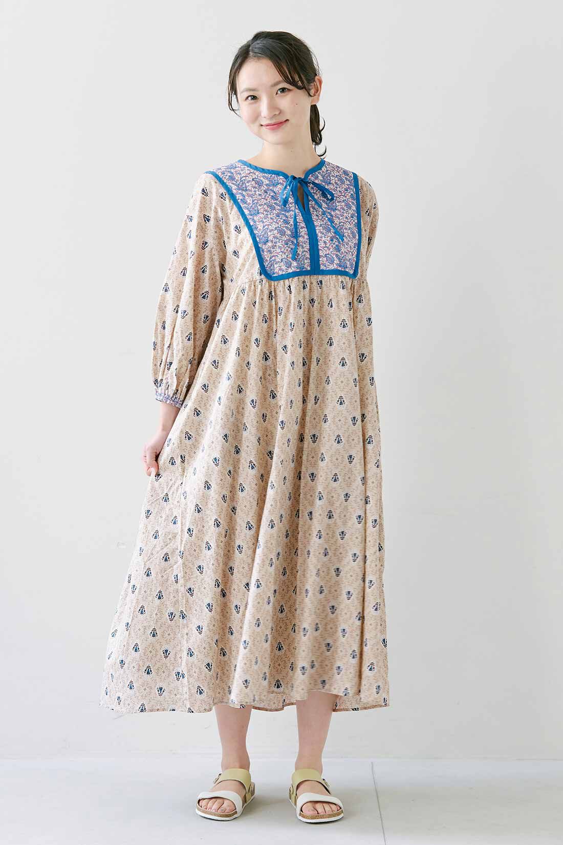 SYRUP. [シロップ．]|シロップ． ふわりと風を通すコットン１００％のボタニカルワンピース〈ミルクティー〉|身長162cm/Mサイズ着用