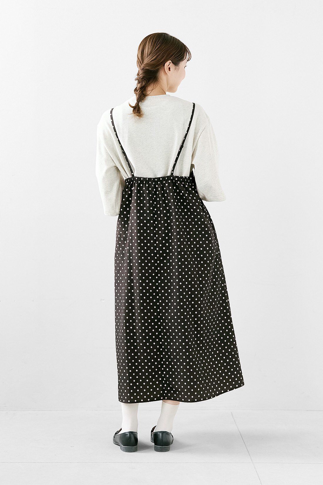 シロップ．|アデリアレトロ×シロップ．　深煎りコーヒーみたいなワンピース〈さくら草柄〉|身長162cm/Mサイズ着用