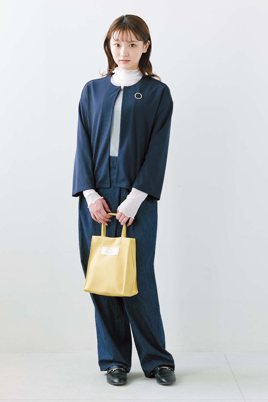 SYRUP. [シロップ．]|シロップ． ブローチ付き やわらかミラノリブ風カットソー素材のらくちんジャケットパンツセット〈ネイビー〉|身長162cm/Mサイズ着用