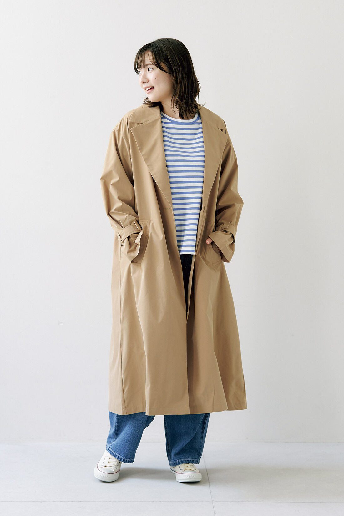 SYRUP. [シロップ．]|シロップ． 軽やかにはおれるカジュアルトレンチコート〈ベージュ〉|身長162cm/Mサイズ着用