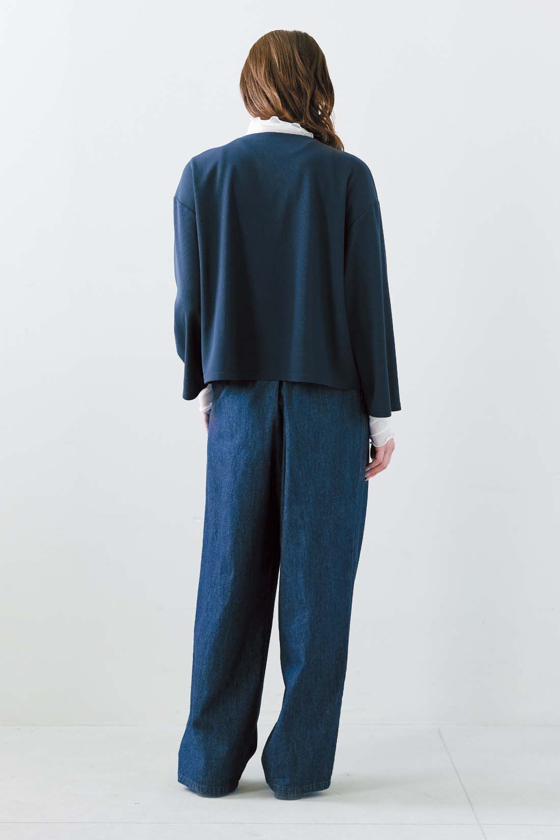 SYRUP. [シロップ．]|シロップ． ブローチ付き やわらかミラノリブ風カットソー素材のらくちんジャケットパンツセット〈ネイビー〉|身長162cm/Mサイズ着用