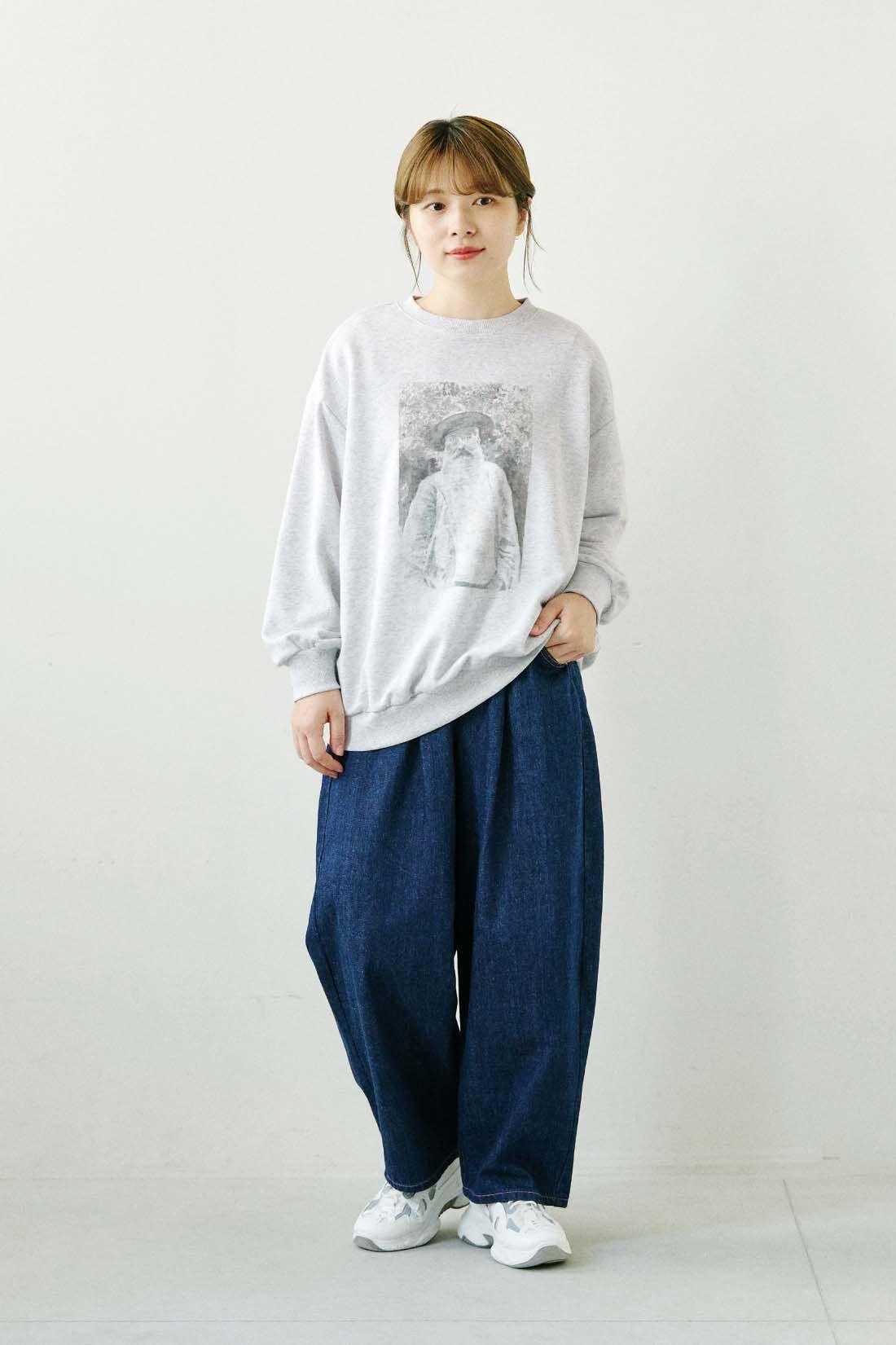 SYRUP. [シロップ．]|シロップ.×ミュージアム部　フランスの印象派画家モネの肖像 プリントスウェット|身長158cm/Mサイズ着用