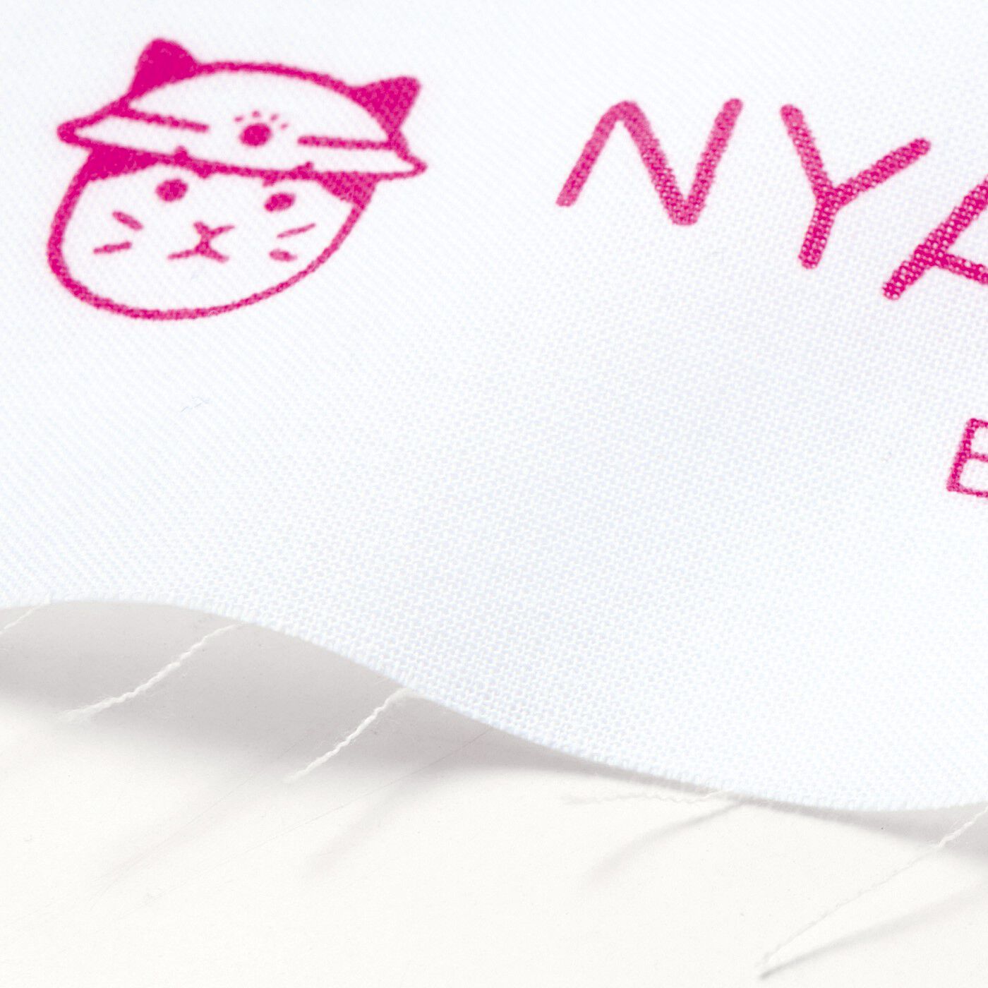 猫部|NYAN GA ICHI　もしもに備える 防災手ぬぐいの会|綿100％の白地にヴィヴィッドカラーで印刷。緊急事、SOS旗にしても目立ちます。