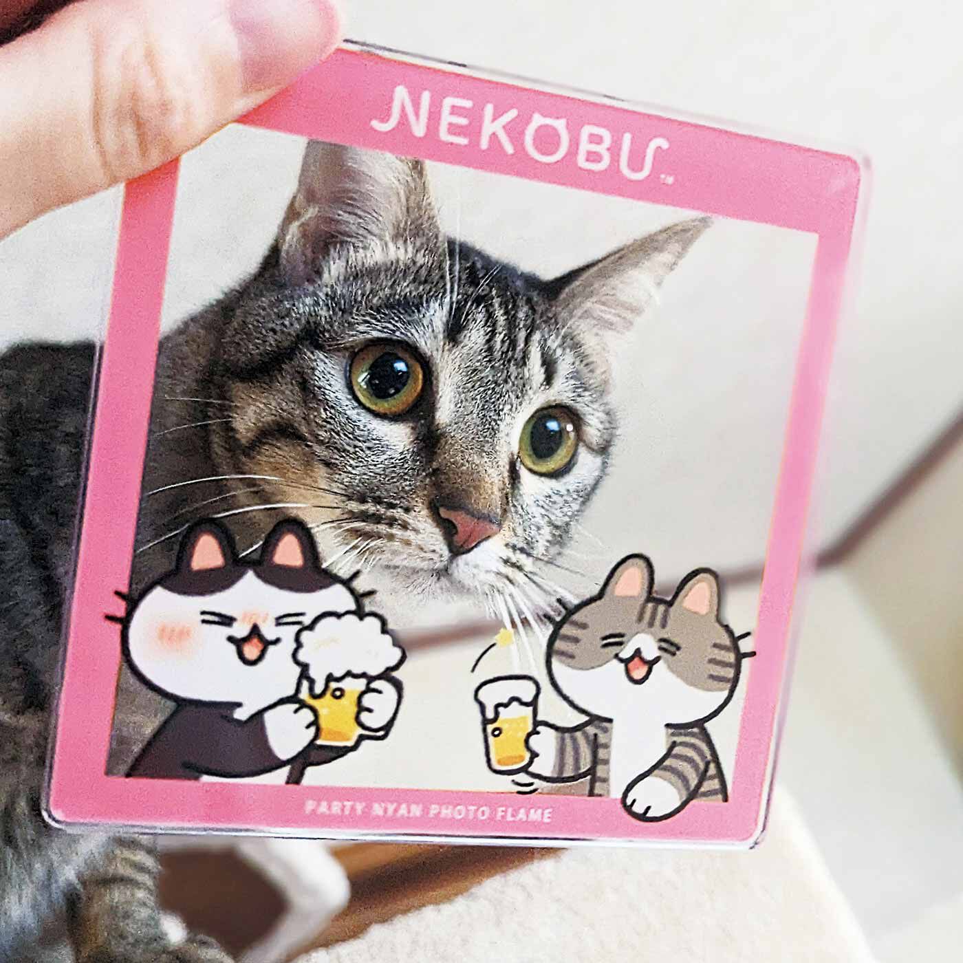 猫部|猫部 995さんとコラボ パーティーにゃんこのフォトフレーム風アクリルキーホルダー|ご自宅の猫さんともパシャリ♪