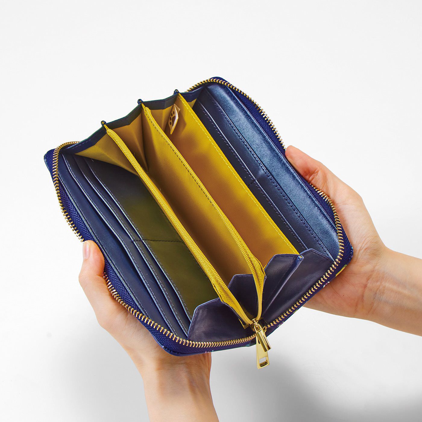 猫部|nemunoki paper item×猫部　猫と実りのシックな長財布〈ブドウとレモン〉|がばっと開いて使いやすい。