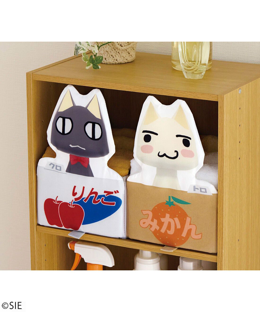 猫部|どこでもいっしょ×猫部　トロ・ステーションＢＯＸ〈トロｖｅｒ．〉|一般的な3段ボックスに、トロとクロを並べて収納できるサイズ感。