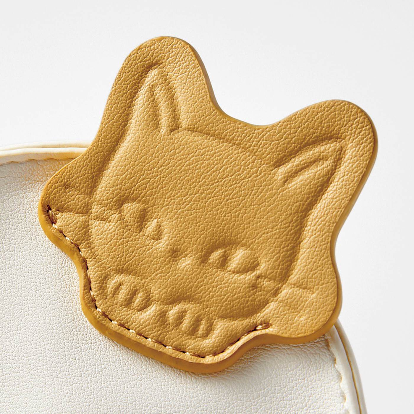 猫部|純喫茶７ふしぎ from NEKOBU　ゼリーのお魚が泳ぐ ソーダフロートポーチの会|アイスを飾る猫形クッキー。