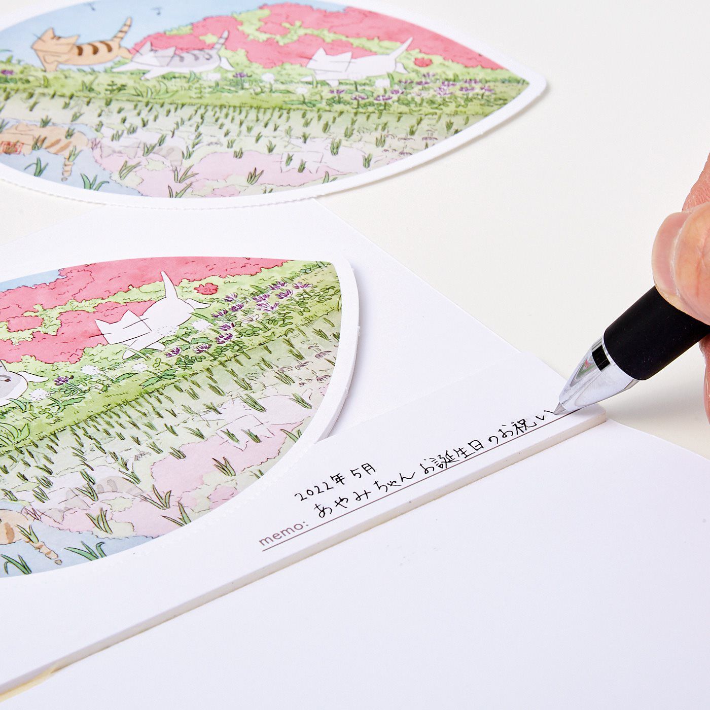 猫部|日本画家 久保智昭さんとつくった　猫とお花の季節のダイカットポストカードブックの会|送った相手の名前と日付を記録しておけるメモスペース付き。