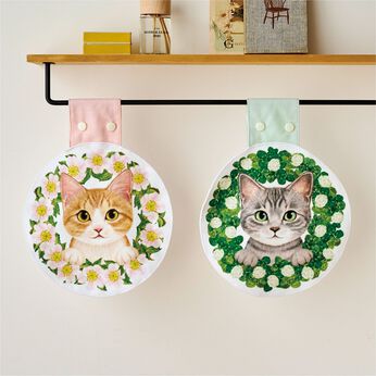 猫部 | 猫が見守る フラワーリースタオル
