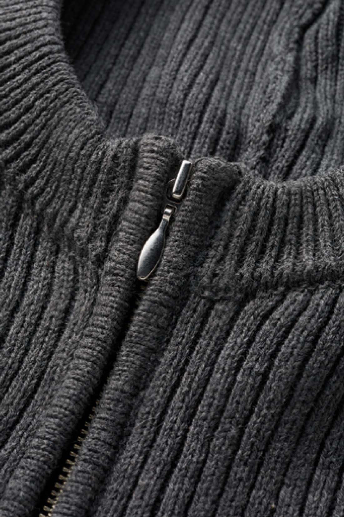 DRECO by IEDIT|IEDIT[イディット]　コットン100%のフロントジップフード付きニットスヌード〈チャコールグレー〉|コットン100％の伸びやかなリブ編みがやさしい肌あたりのニット素材。