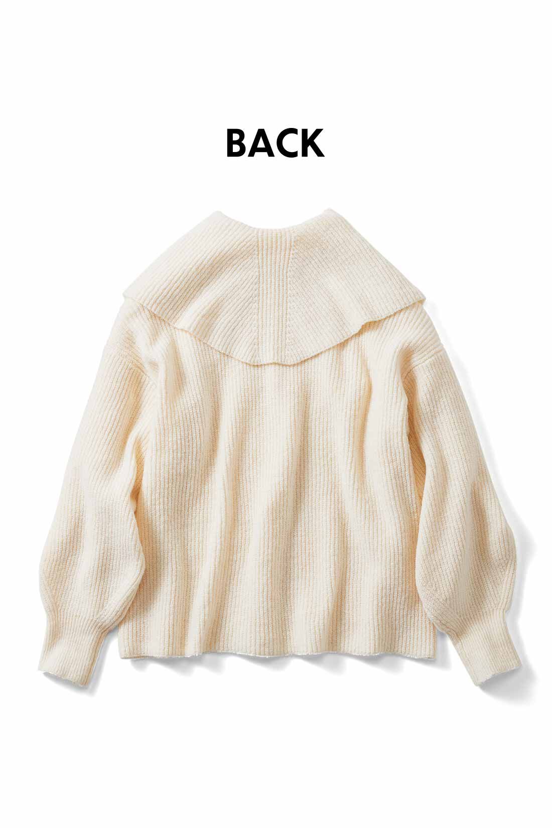 DRECO by IEDIT|【3～10日でお届け】IEDIT[イディット]　ふんわりやわらかな片畦（あぜ）編みのケープカラーニット〈アイボリー〉|スカーフのように肩から背中を覆う大きな衿で、着映え感＆暖かさも約束。