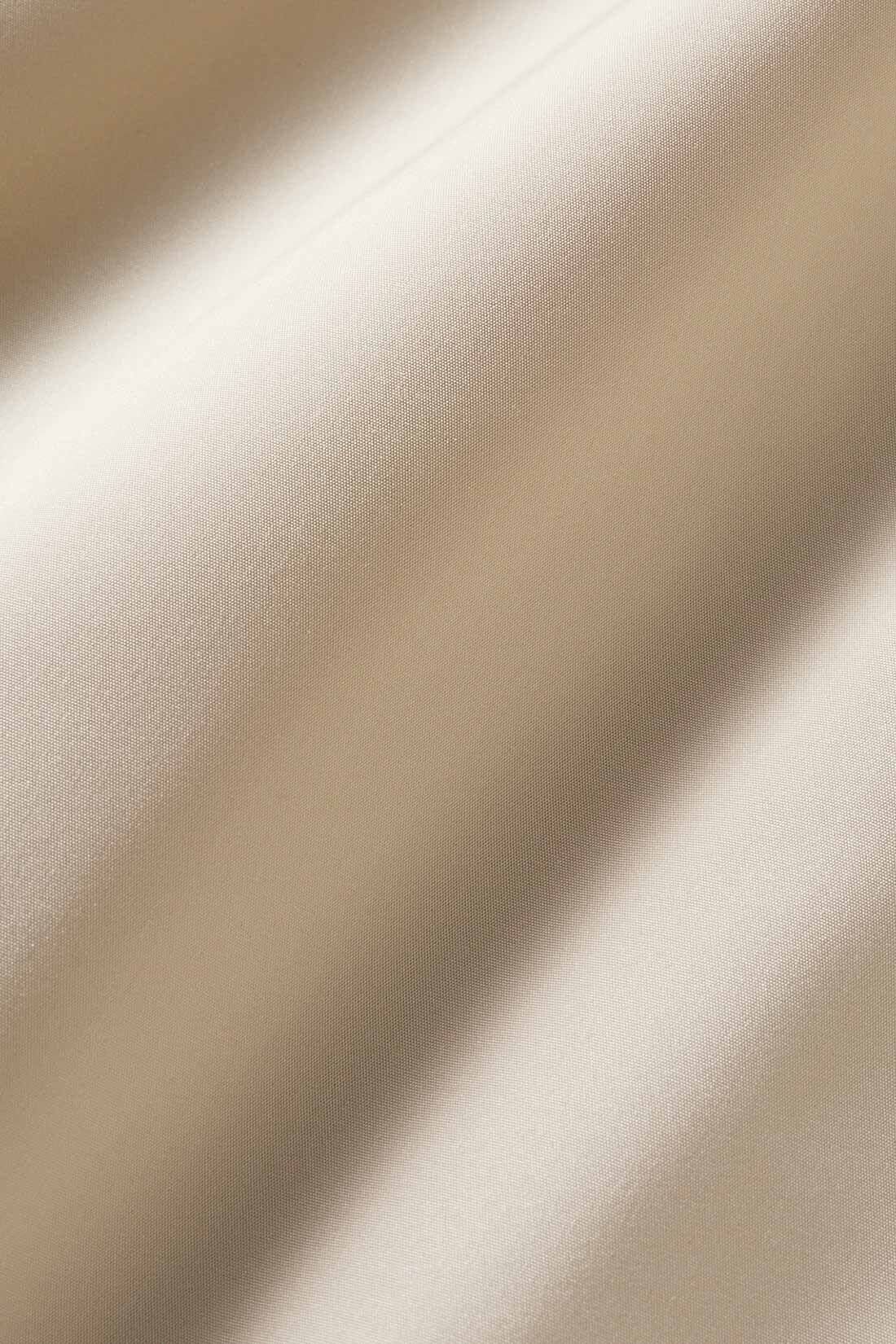 DRECO by IEDIT|【3～10日でお届け】お化粧感覚でパっと着映える 華やかプリーツ遣いの軽やか中わたブルゾン〈ブライトベージュ〉|ほのかな光沢感のある上品なポリエステル素材。
