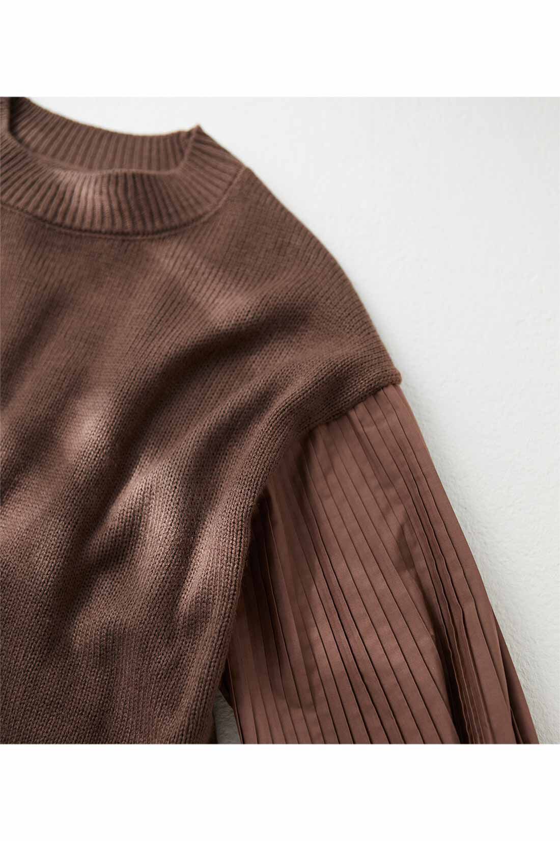 DRECO by IEDIT|【3～10日でお届け】IEDIT[イディット]　異素材切り替えのプリーツ袖ニットプルオーバー〈ブラウン〉|洗練モードな異素材遣い。身ごろはざっくり、軽い着心地のミドルゲージニット。袖は薄手の綿混で、プレーンな表情のシャツ素材をドッキング。