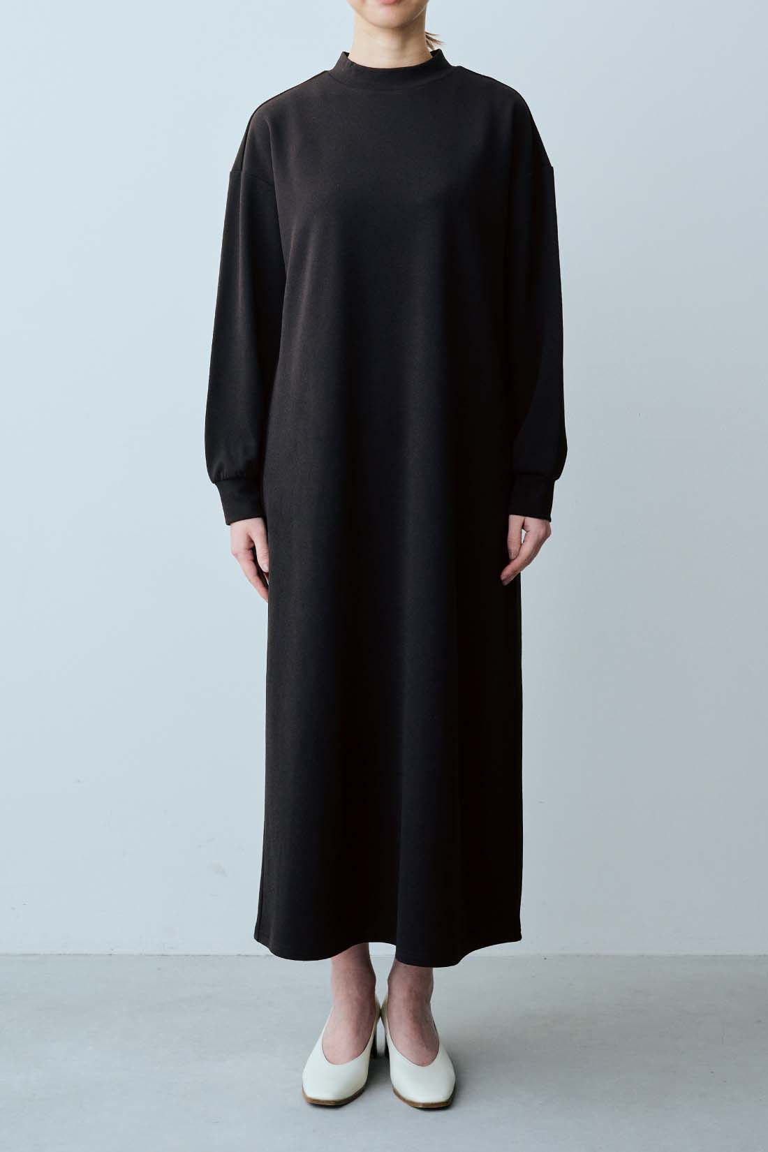 DRECO by IEDIT|IEDIT[イディット]　ツイードライクベスト＆ワンピースのモノトーンバランスセット〈ブラック〉|一枚で着てもきれいなブラックワンピは、ロングシーズン着まわし自在。