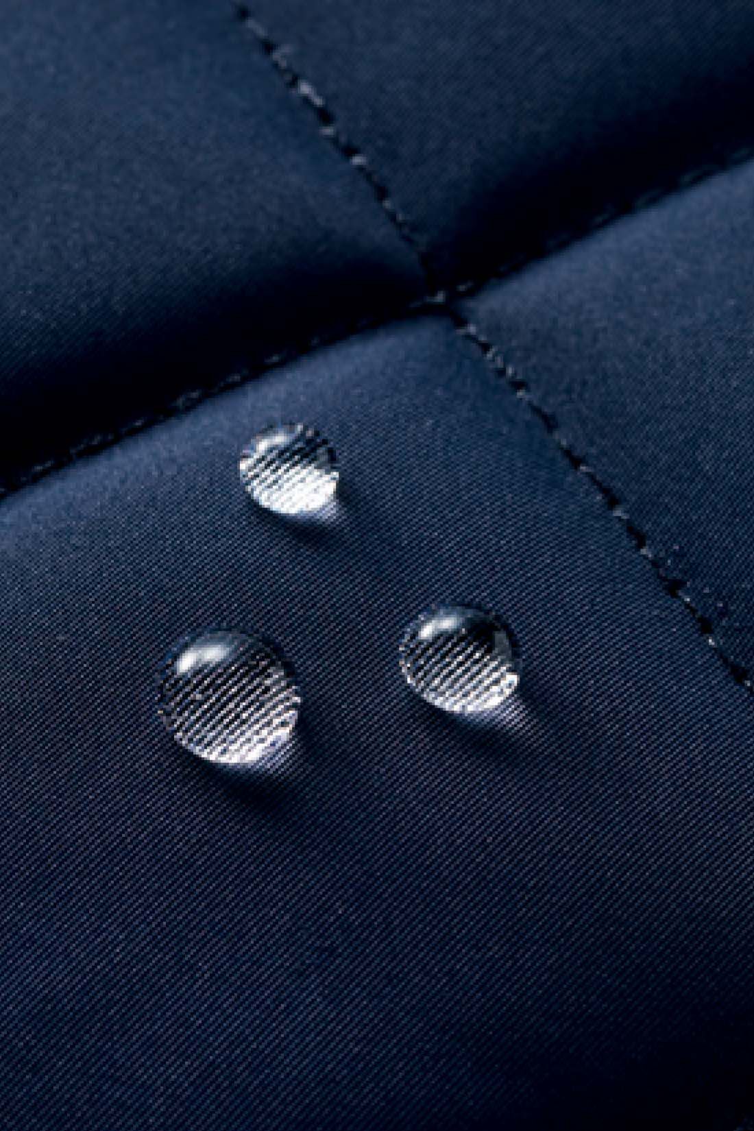 DRECO by IEDIT|IEDIT[イディット]　撥水（はっすい）加工がうれしい 大人の洗練キルティングコート〈ネイビー〉|雨の日も安心な撥水加工がうれしい、マットな質感が上品見えする素材。