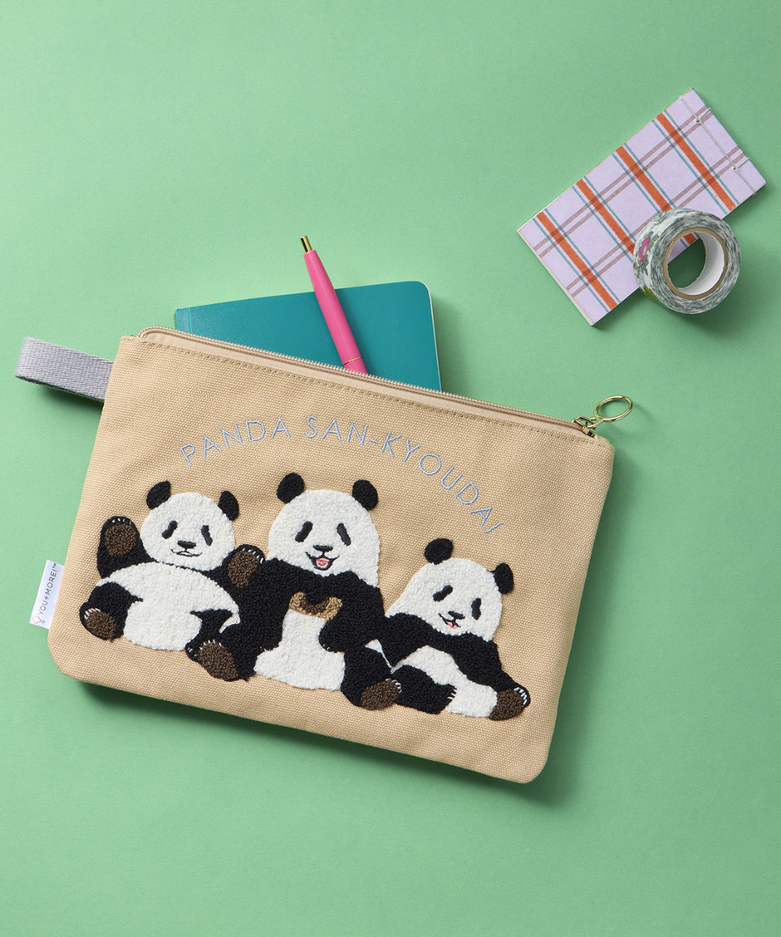 YOU＋MORE！［ユーモア］|YOU+MORE!　パンダ３きょうだい　シャンシャン・シャオシャオ・レイレイ　もこもこ刺しゅうフラットポーチ