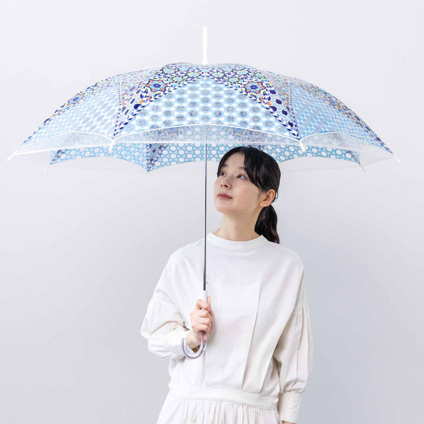 YOU＋MORE！［ユーモア］|頭上に広がるドーム天井 幾何学模様のタイル装飾傘