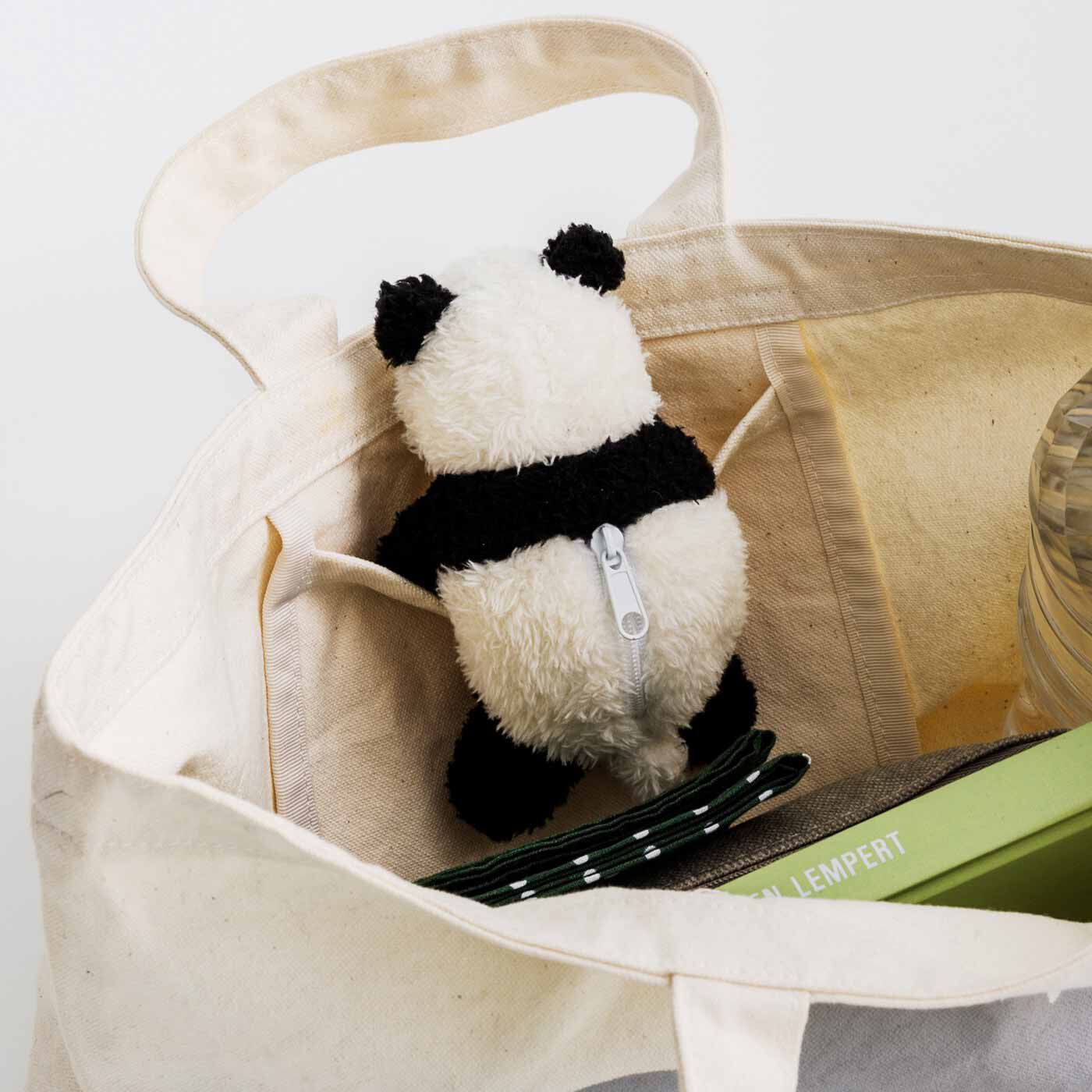 YOU+MORE!|YOU＋MORE！ よいしょ よいしょ！ 赤ちゃんパンダの引っ掛けられるポーチの会|バッグの中でスタンバイしてる姿に癒やされる。