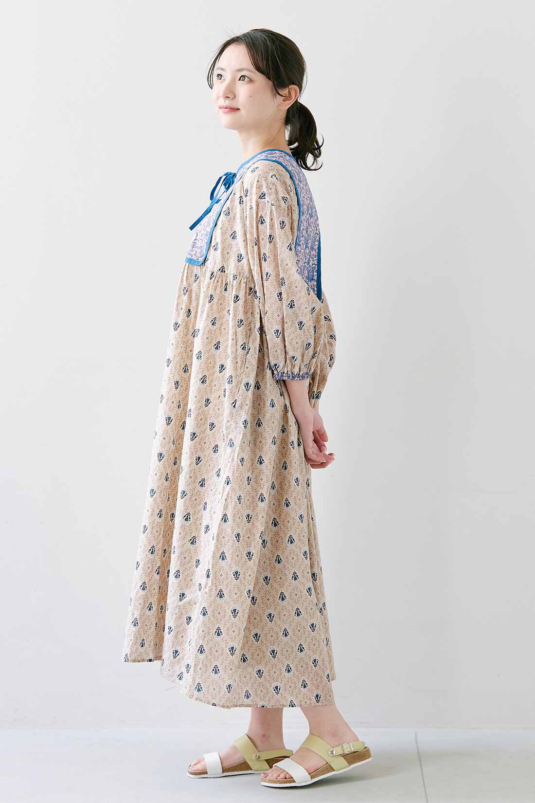 シロップ．特急便|【3～10日でお届け】シロップ． ふわりと風を通すコットン１００％のボタニカルワンピース〈ミルクティー〉|身長162cm/Mサイズ着用