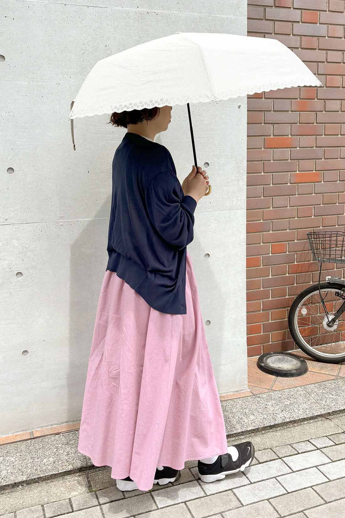 シロップ．特急便|【3～10日でお届け】遮光フラワーカットストライプミニ晴雨兼用折りたたみ傘【シロップ．バスケット】