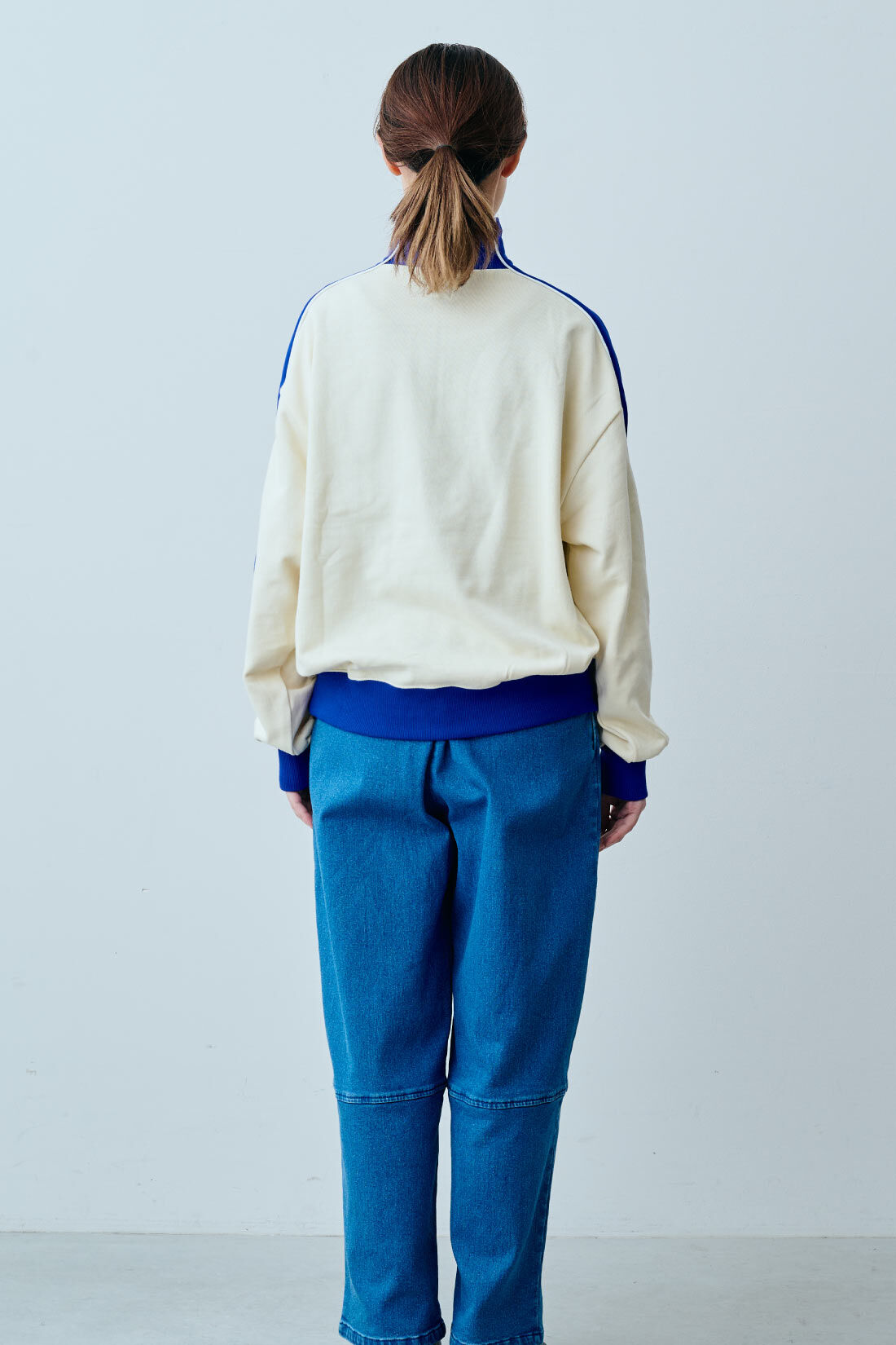 ファッションスペシャル|【WEB限定・特急便】　LEE BI-COLOR HALF-ZIP SWEAT|2：アイボリー　モデル身長：160cm