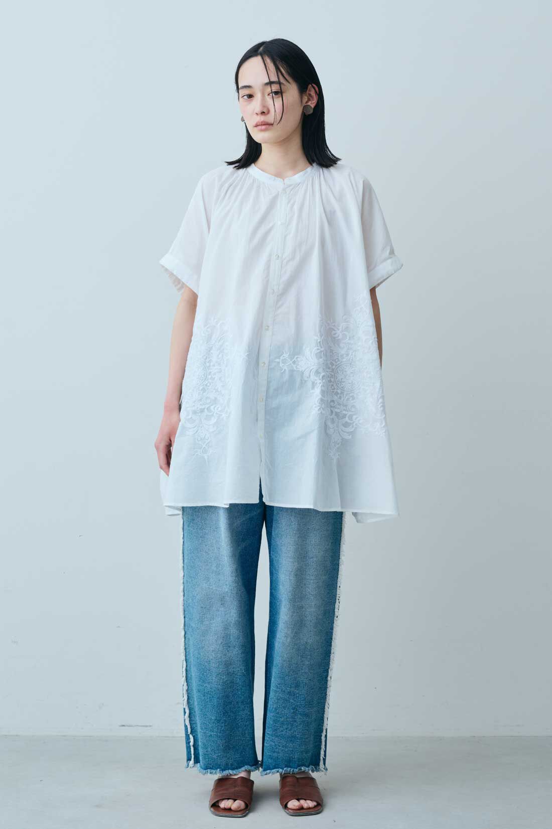 fashion special|【WEB限定・特急便】MEDE19F 〈SELECT〉AAYUSHI　ミルコットンボイルエンブロイダリーチュニックシャツ|1：ホワイト・モデル身長：167cm