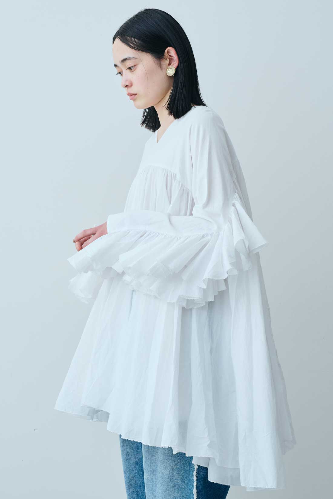 fashion special|【WEB限定・特急便】MEDE19F 〈SELECT〉AAYUSHI　エンブロイダリーギャザーフリルロングテールブラウス