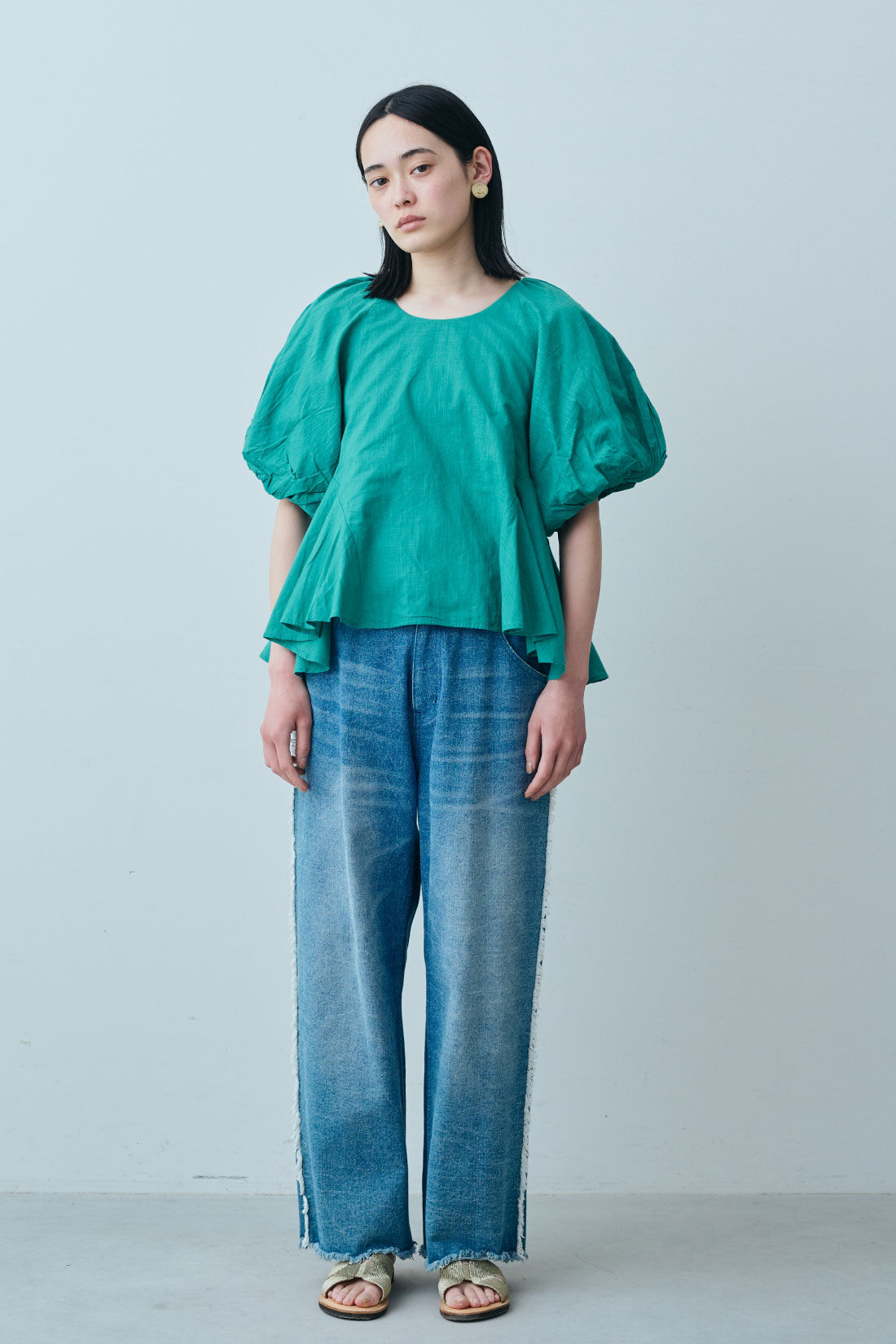 fashion special|【WEB限定・特急便】MEDE19F 〈SELECT〉AAYUSHI　コットンスラブパフスリーブブラウス|1：グリーン・モデル身長：167cm