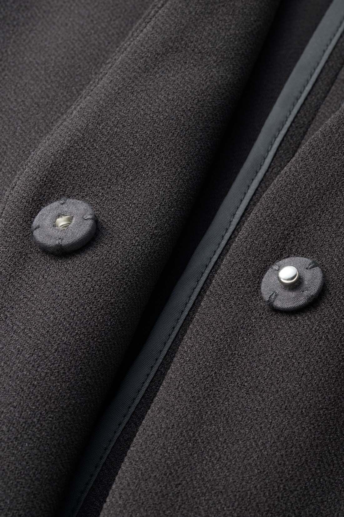 ファッションスペシャル|【3～10日でお届け】IEDIT[イディット]　きちんと見えて実は伸びやかな 優秀ノーカラージャケット〈ブラック〉|本格仕様のくるみスナップボタン。