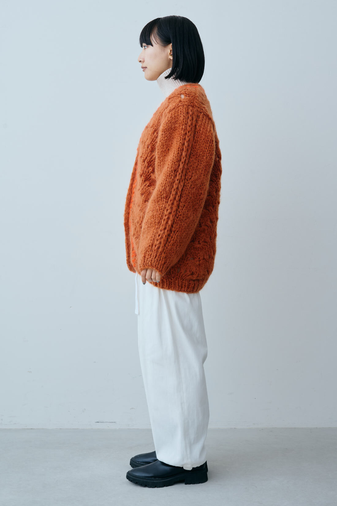 ファッションスペシャル|【WEB限定・特急便】　Cecconi 手編みニットカーディガン|1：オレンジ　モデル身長：158cm