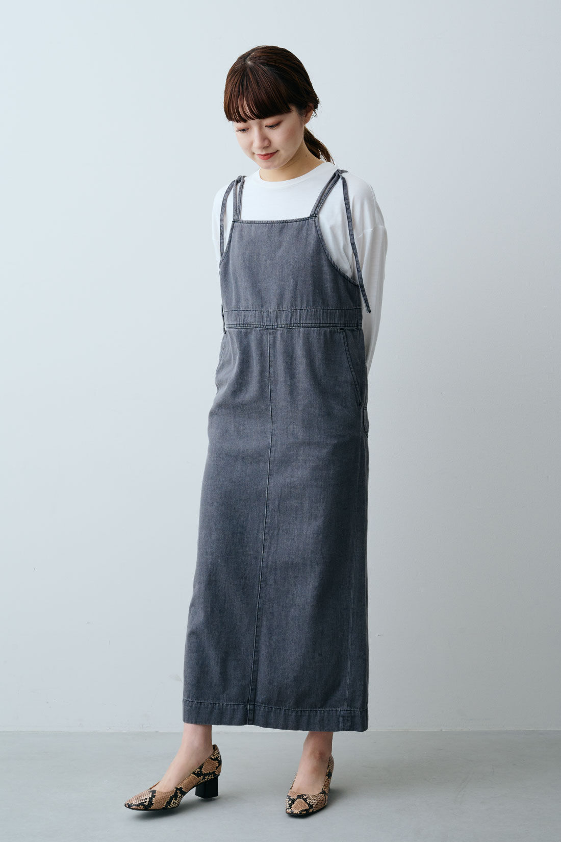 fashion special|【WEB限定・特急便】　Lee HERITAGE LITE  SALOPETTE SKIRT|2：ブラックデニム　モデル身長：163cm