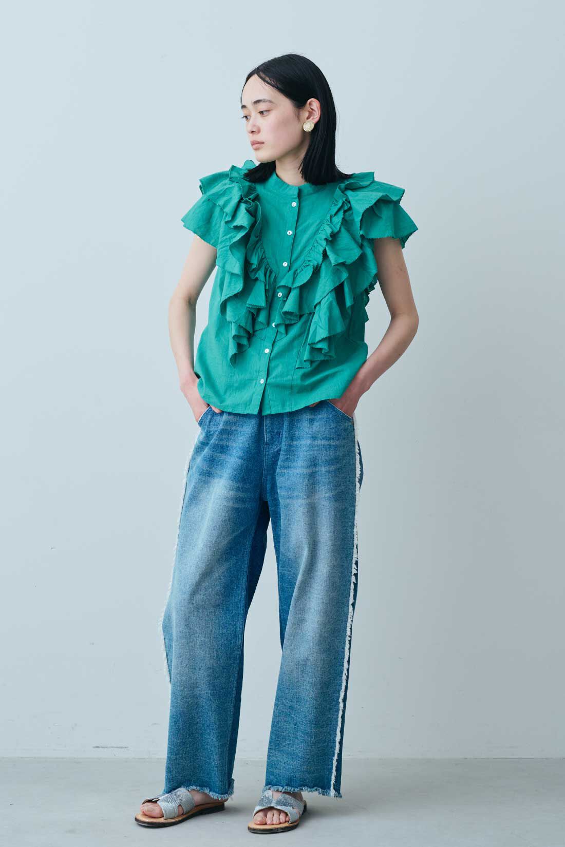 fashion special|【WEB限定・特急便】MEDE19F 〈SELECT〉AAYUSHI　コットンスラブギャザーフリルブラウス|1：グリーン・モデル身長：167cm