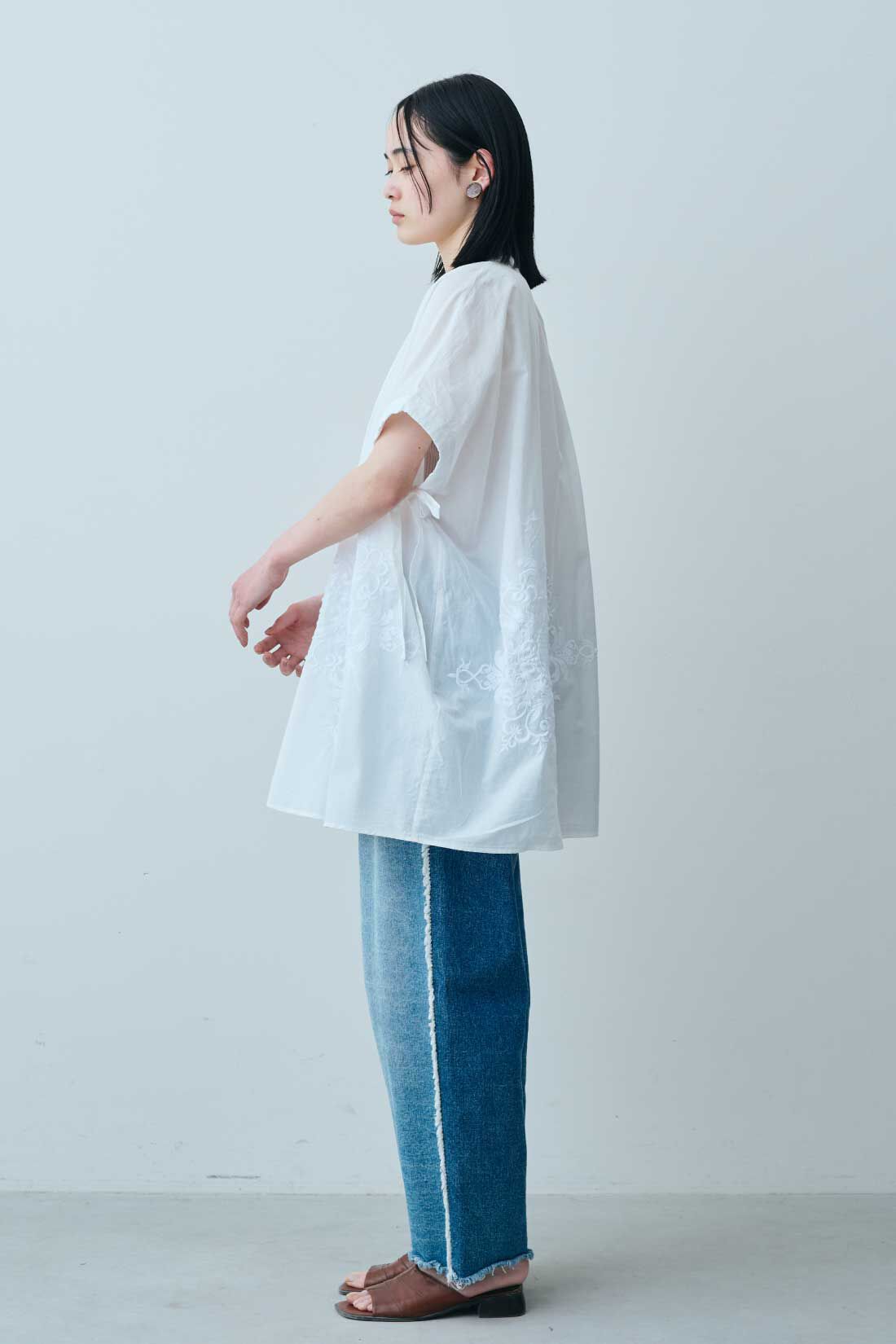 fashion special|【WEB限定・特急便】MEDE19F 〈SELECT〉AAYUSHI　ミルコットンボイルエンブロイダリーチュニックシャツ|1：ホワイト・モデル身長：167cm